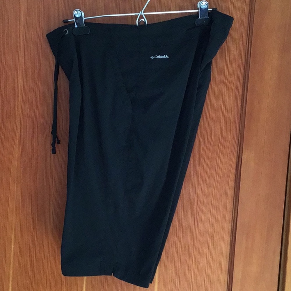 Columbia black knee length shorts Omni-Shield